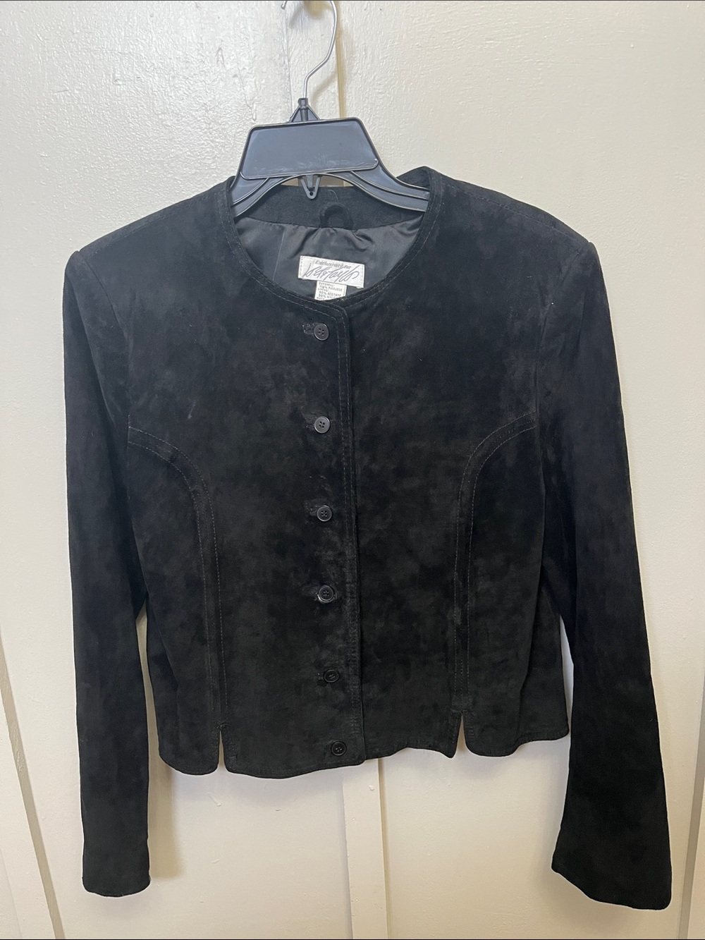 Lord & Taylor black suede cropped jacket
Sz 12 EUC